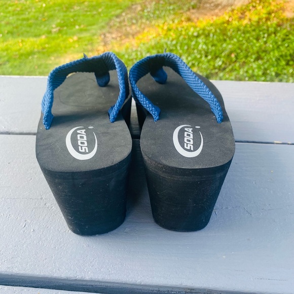 Soda Women's Black and Blue Sandals S/8 - Picture 9 of 11